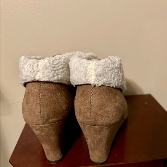 Aerosol Booties - Picture 5 of 5